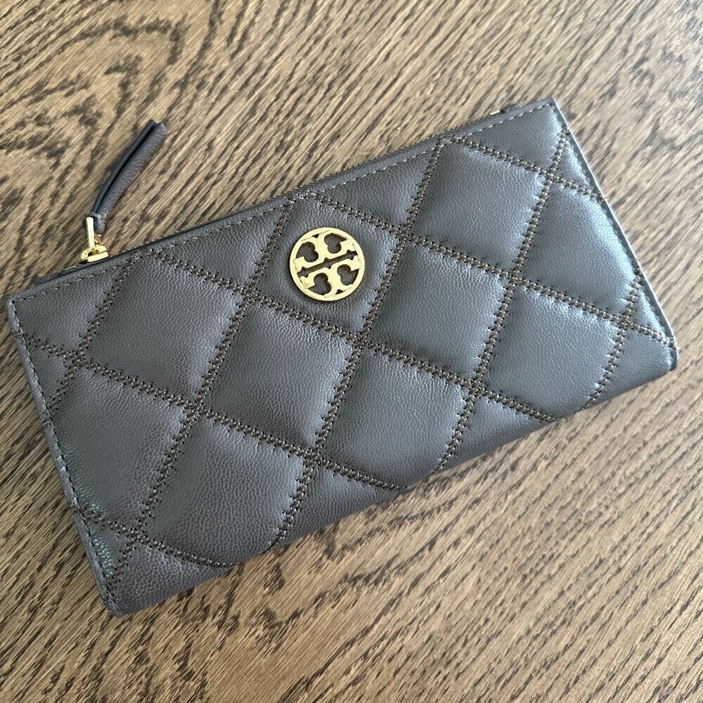 NWT! New!Tory Burch Willa Envelope Bi-fold handle Slim Wallet -Leather -Grey